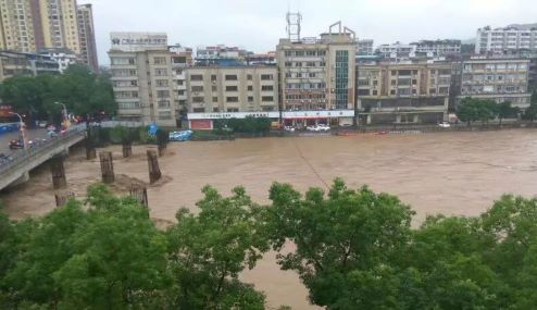 玻璃草莓污污视频在线观看雨天切斷電源