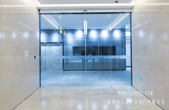 線鋼化玻璃自動草莓污污视频在线观看
